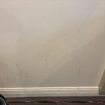 Premier Inn - Dirty walls - Hotels Near Me - Inverness, HLD