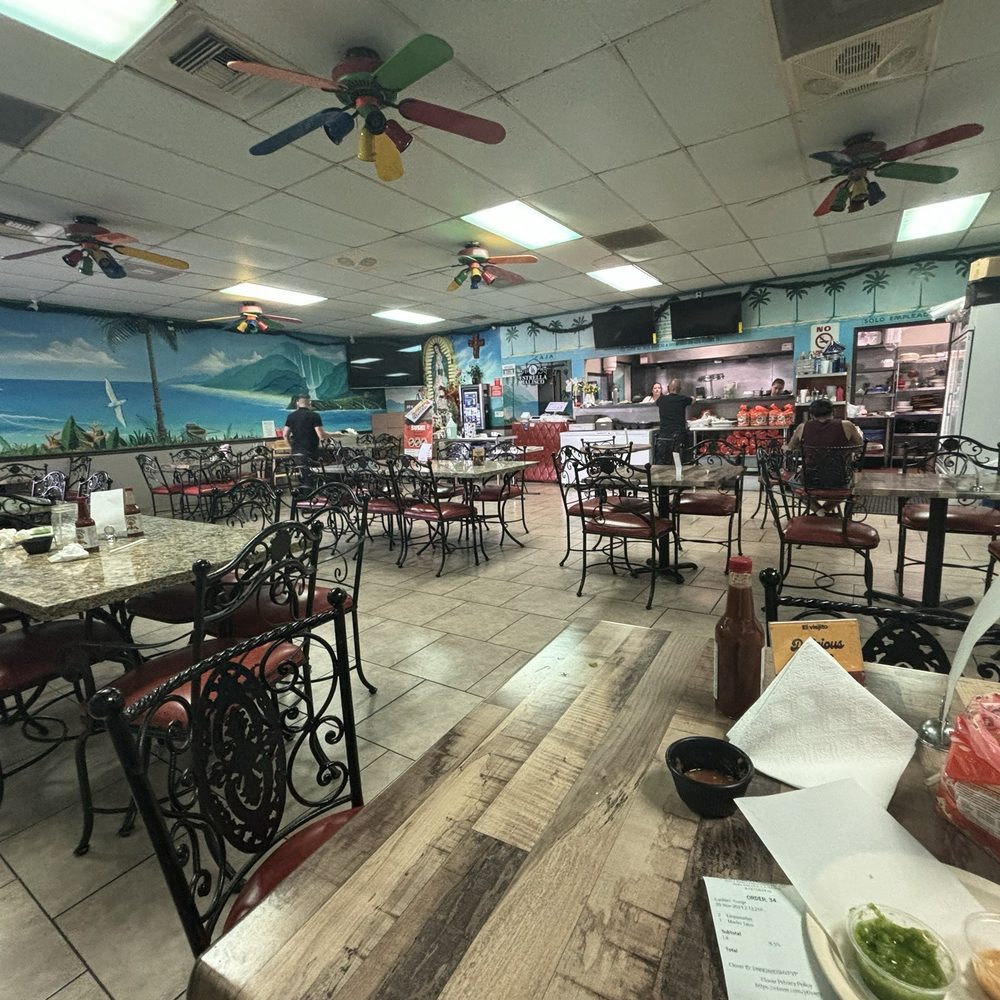 Cool, spacious dining room with plenty of seating. Cool, spacious dining room with plenty of seating.
