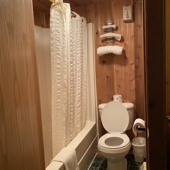 Hilltop Motel - Bath in full sized bed room. - Hotels Near Me - Montello, Wisconsin Hilltop Motel - Bath in full sized bed room. - Hotels Near Me - Montello, Wisconsin