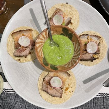 Guzina Oaxaca - Suckling pig tacos - ok but dry - Mexican Near Me - México, D.F., DIF Guzina Oaxaca - Suckling pig tacos - ok but dry - Mexican Near Me - México, D.F., DIF