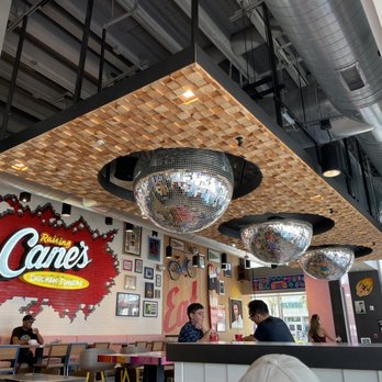 Raising Cane's Chicken Fingers - Inside establishment - Fast Food Near Me - Miami Beach, Florida