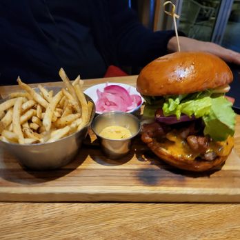 Earls Kitchen + Bar - Burger - New American Near Me - McLean, Virginia Earls Kitchen + Bar - Burger - New American Near Me - McLean, Virginia