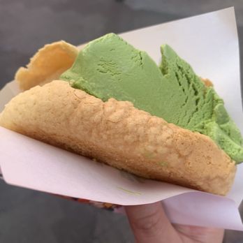 世界で2番めにおいしい焼きたてメロンパンアイス 道頓堀角座広場店