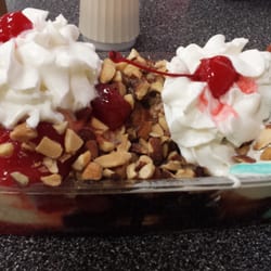Braum's Ice Cream & Dairy Stores - A banana split of my own creation. It's ALIVE!!!