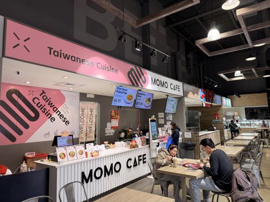 Momo Cafe by null