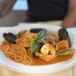 Carmella's Cucina - Shellfish pomodoro