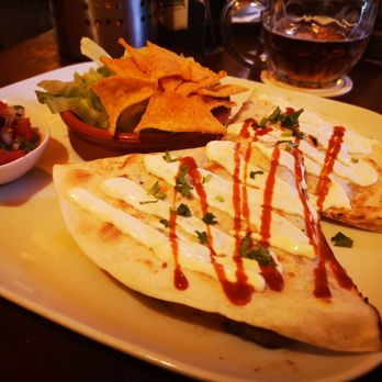 La Casa Blů - Quessedilla mit Cheddar und Beef - Bars Near Me - Prague, Puerto Rico La Casa Blů - Quessedilla mit Cheddar und Beef - Bars Near Me - Prague, Puerto Rico