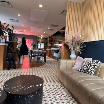 Sunday's Best - Waiting area - Breakfast & Brunch Near Me - Sandy, Utah Sunday's Best - Waiting area - Breakfast & Brunch Near Me - Sandy, Utah