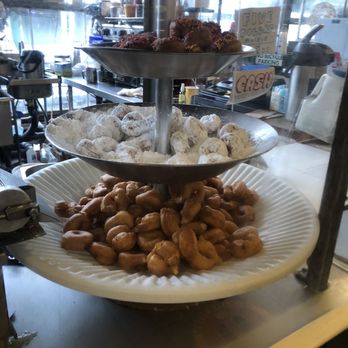 Daily Dozen Doughnut - Bakeries Near Me - Seattle, Washington