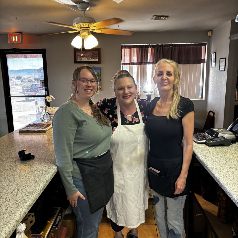 Rainbow Diner - Heather , Kim and V - Comfort Food Near Me - Kingman, Arizona