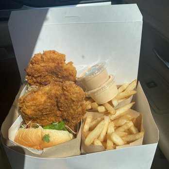 Daybird - 2 chicken sandwiches and 2 fries - Chicken Shop Near Me - Los Angeles, California