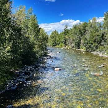 Enza's Delicatessen & Market - Views along the Blue River - Breakfast & Brunch Near Me - Silverthorne, Colorado
