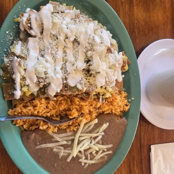 Mariscos La Playita - Chiliquiles verdes, rice y beans - Seafood Near Me - San Pablo, California