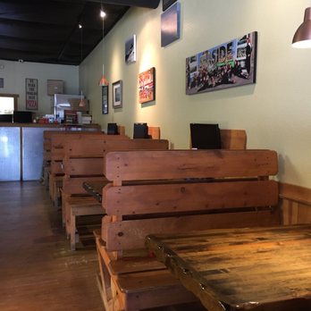 Dundee's Donuts - Seating - Breakfast & Brunch Near Me - Seaside, Oregon