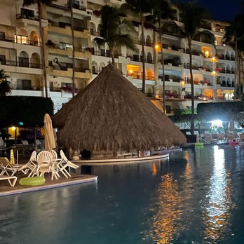 Velas Vallarta - Swim up bar - Hotels Near Me - Puerto Vallarta, JAL