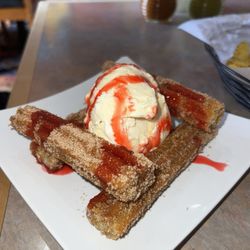 Los 3 Martinez Mexican Grill & Bar - Churro dessert