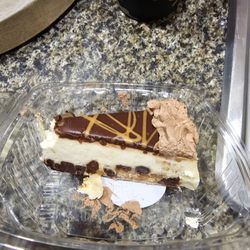 Nardelli's Grinder Shoppe - Snickers Cheesecake