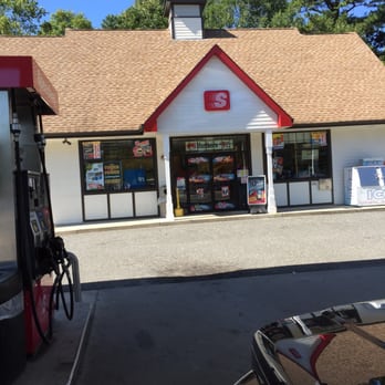 Speedway - a gas station with a gas pump in front of it - Gas Stations Near Me - Coram, New York