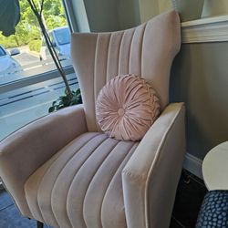 ATLashes & Brows Studio - I love this pink chair lol