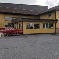 BB's Grocery Outlet - Entry and exit