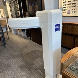 Jaques Opticiens - Advanced Zeiss machine for bifocals