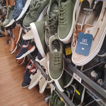 Walmart Supercenter - Shoe aisles on any given day....taken mid May.2025 - Department Stores Near Me - Oroville, California