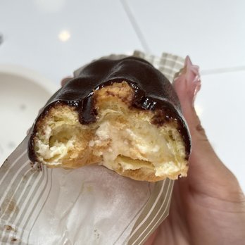 Noe Valley Bakery - classic eclair - Bakeries Near Me - San Francisco, California Noe Valley Bakery - classic eclair - Bakeries Near Me - San Francisco, California