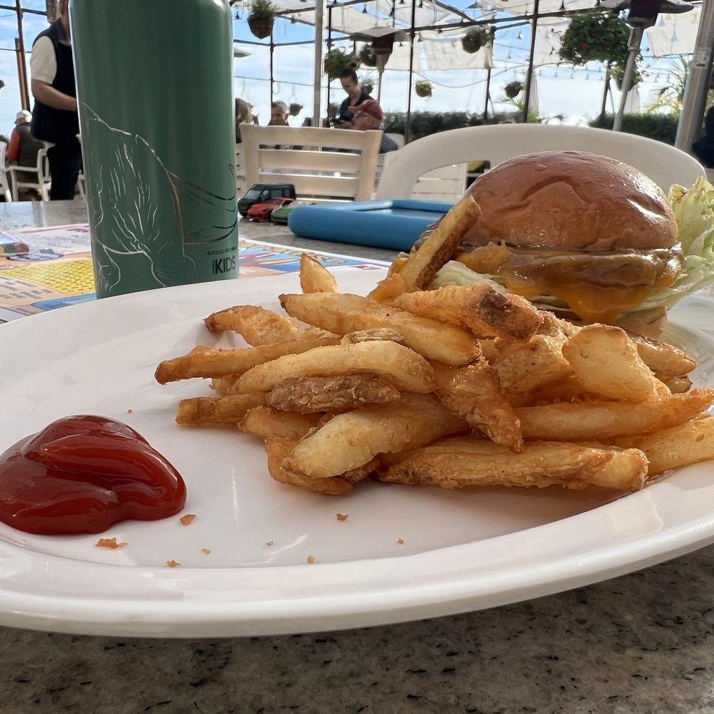 Paradise Cove Beach - Kids cheese burger - Beaches Near Me - Malibu, California Paradise Cove Beach - Kids cheese burger - Beaches Near Me - Malibu, California