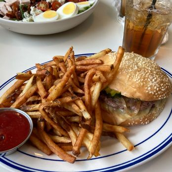 Gracie's Luncheonette - Gracie's burger - American Near Me - Leeds, New York