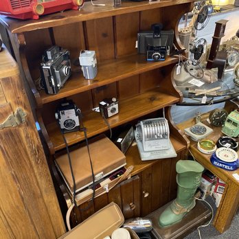 Southgate Station - Antique cameras at Southgate Station - Used, Vintage & Consignment Near Me - Oakhurst, California Southgate Station - Antique cameras at Southgate Station - Used, Vintage & Consignment Near Me - Oakhurst, California