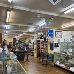 Tuckaway Antiques & Collectibles - Antique store layout