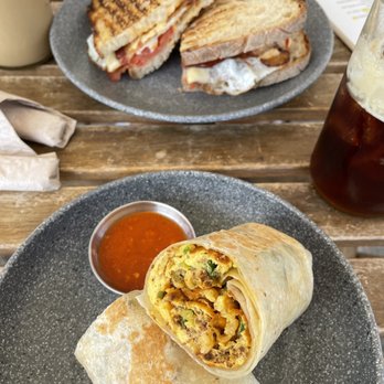 Blueys Kitchen - Breakfast burrito - Cafes Near Me - Santa Monica, California