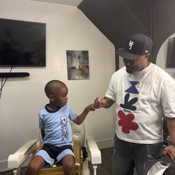 Black Hollywood DTLA - Their first meeting and the Scooter dap after his first cut - Barbers Near Me - Los Angeles, California Black Hollywood DTLA - Their first meeting and the Scooter dap after his first cut - Barbers Near Me - Los Angeles, California