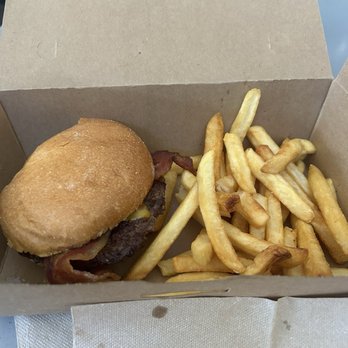 Square 1 - Barbecue Burger and Fries - Cocktail Bars Near Me - Tampa, Florida Square 1 - Barbecue Burger and Fries - Cocktail Bars Near Me - Tampa, Florida