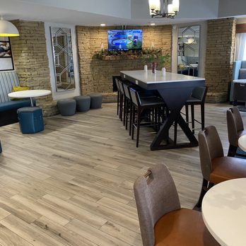 Hampton Inn Austin-Round Rock - Sitting area across from the lobby - Hotels Near Me - Round Rock, Texas Hampton Inn Austin-Round Rock - Sitting area across from the lobby - Hotels Near Me - Round Rock, Texas
