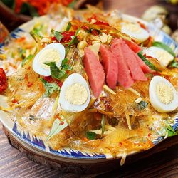R&B Tea - Vietnamese Rice Paper Shaking Salad - Banh Trang Chon