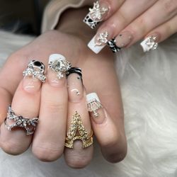 Queens Nails