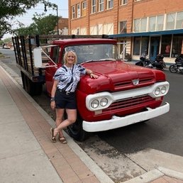A girl my lord in a flat bed Ford! A girl my lord in a flat bed Ford!