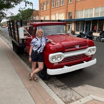 Earl's Rt 66 Motor Court - A girl my lord in a flat bed Ford! - Hotels Near Me - Winslow, Arizona Earl's Rt 66 Motor Court - A girl my lord in a flat bed Ford! - Hotels Near Me - Winslow, Arizona