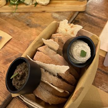 Taberna Clandestina - Tapenade - Bars Near Me - Cascais, 11