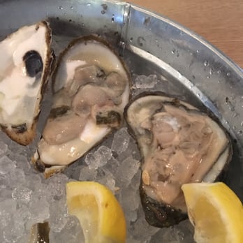 Hook Line & Schooner - Raw blue point oysters - American Near Me - Smyrna, Georgia