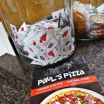 Paul's Pizzeria - Got Pepper Flakes - Pizza Near Me - Detroit, Michigan
