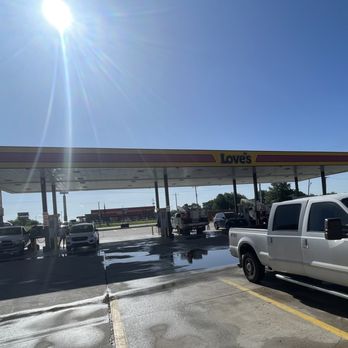 Love's Travel Stop - Gas Stations Near Me - Okemah, Oklahoma