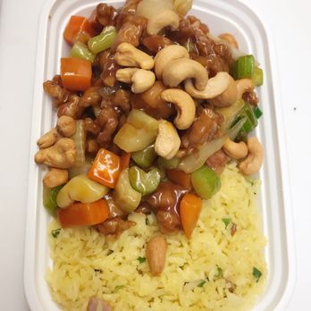 China House - chicken with cashew nuts combination.there is the choice of egg roll or crab Rangoon also. - Chinese Near Me - Lawrence, Kansas China House - chicken with cashew nuts combination.there is the choice of egg roll or crab Rangoon also. - Chinese Near Me - Lawrence, Kansas