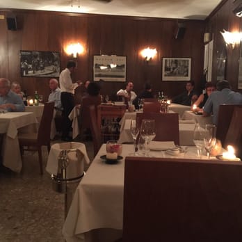 Ai Gondolieri - Intimate setting, room. - Italian Near Me - Venezia, VE Ai Gondolieri - Intimate setting, room. - Italian Near Me - Venezia, VE