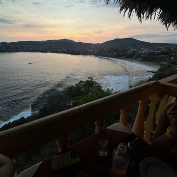 Il Mare - view of zihuatanejo bay - Italian Near Me - Zihuatanejo, GRO Il Mare - view of zihuatanejo bay - Italian Near Me - Zihuatanejo, GRO