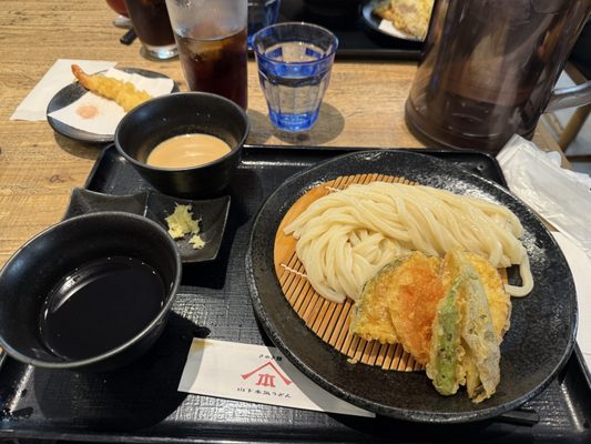 Yamashita Honki Udon - Shibuya Namikibashi by null