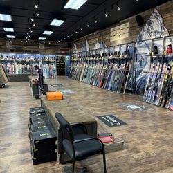 Red Door Ski & Board - Inside