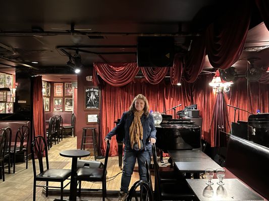 Don't Tell Mama by null