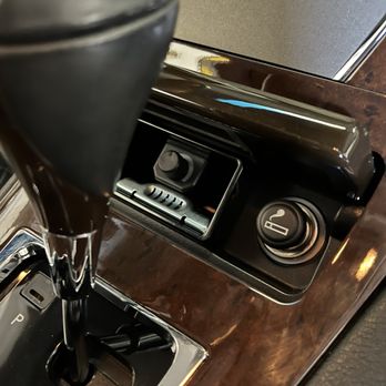 Meece Car Audio - Bass knob in the ash tray area that has a cover - Car Stereo Installation Near Me - Lancaster, California